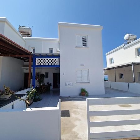 Ammos Beachfront Villa Paradise Ларнака Екстер'єр фото