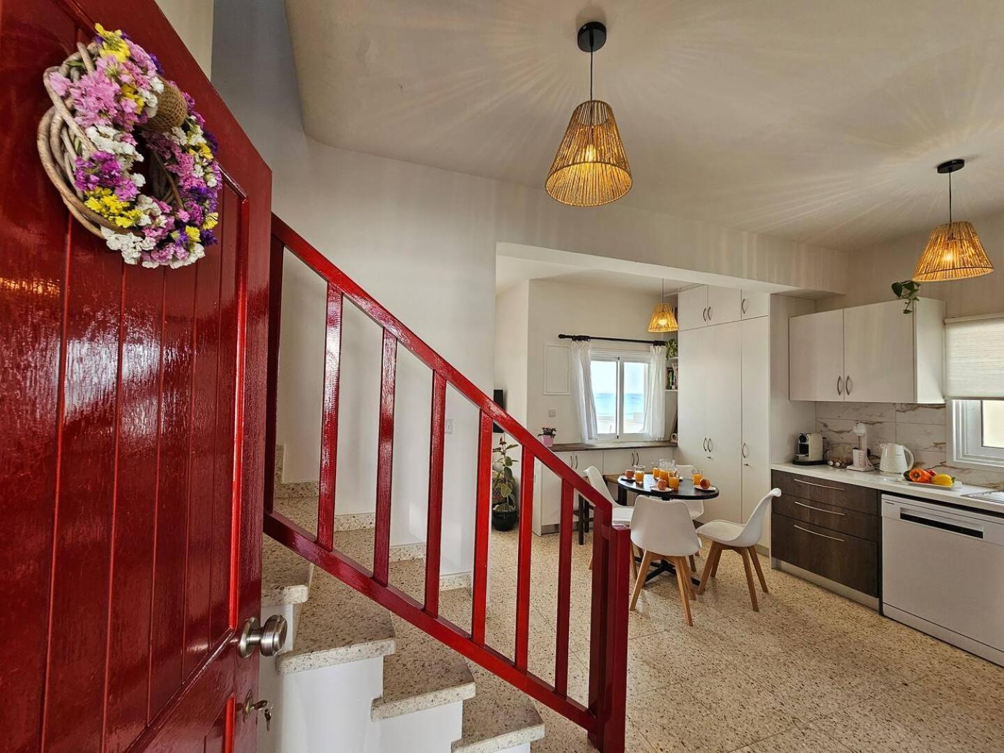 Ammos Beachfront Villa Paradise Ларнака Екстер'єр фото