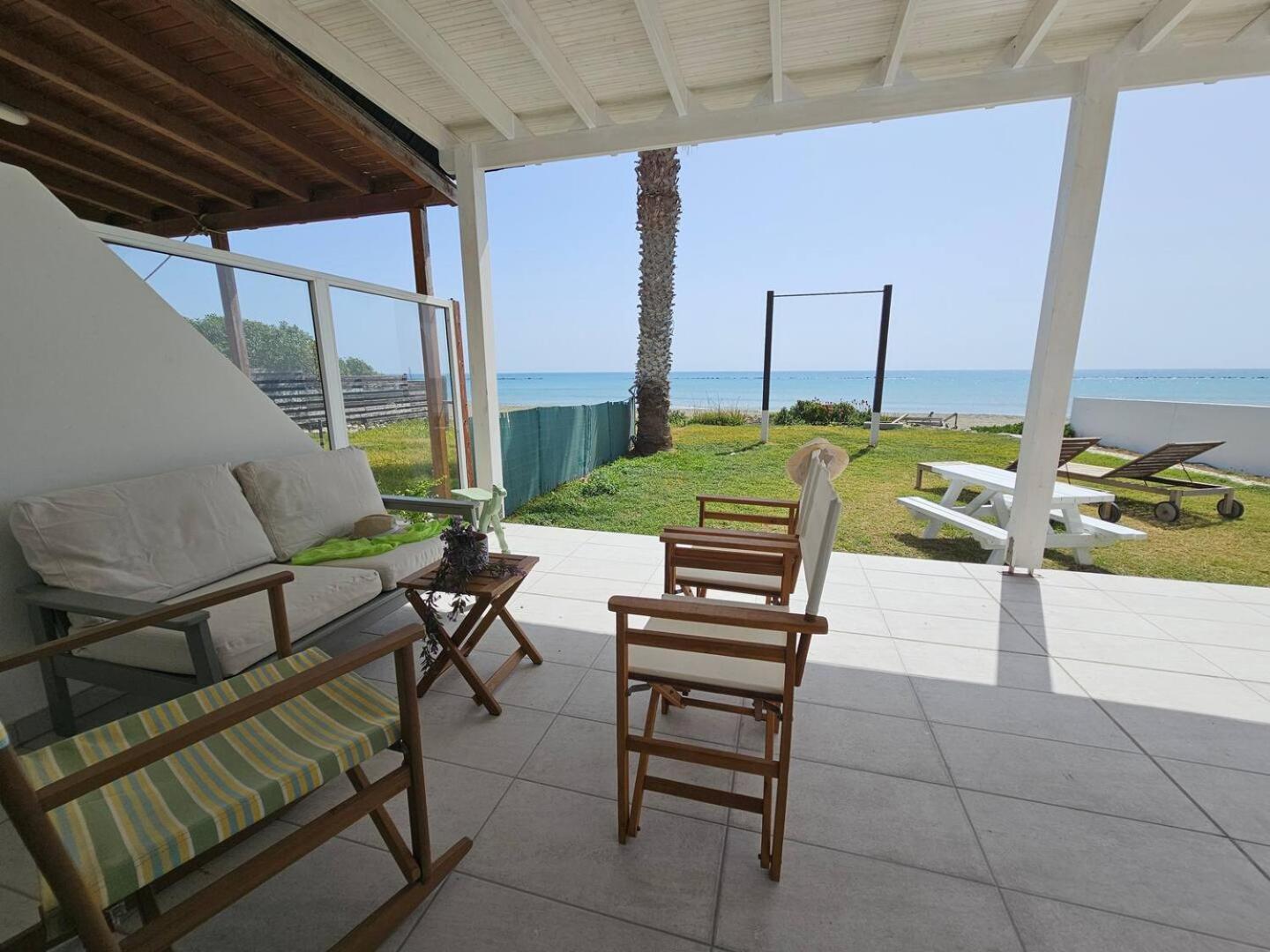Ammos Beachfront Villa Paradise Ларнака Екстер'єр фото