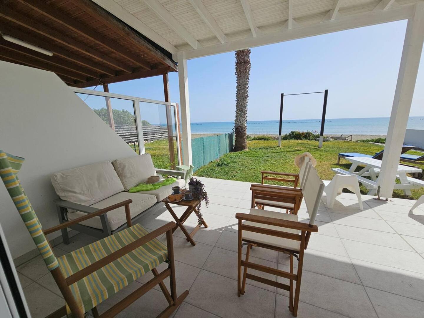 Ammos Beachfront Villa Paradise Ларнака Екстер'єр фото