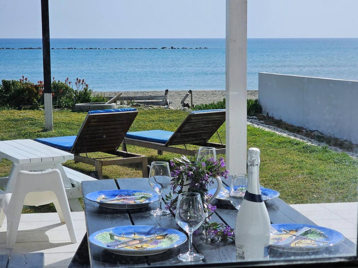 Ammos Beachfront Villa Paradise Ларнака Екстер'єр фото