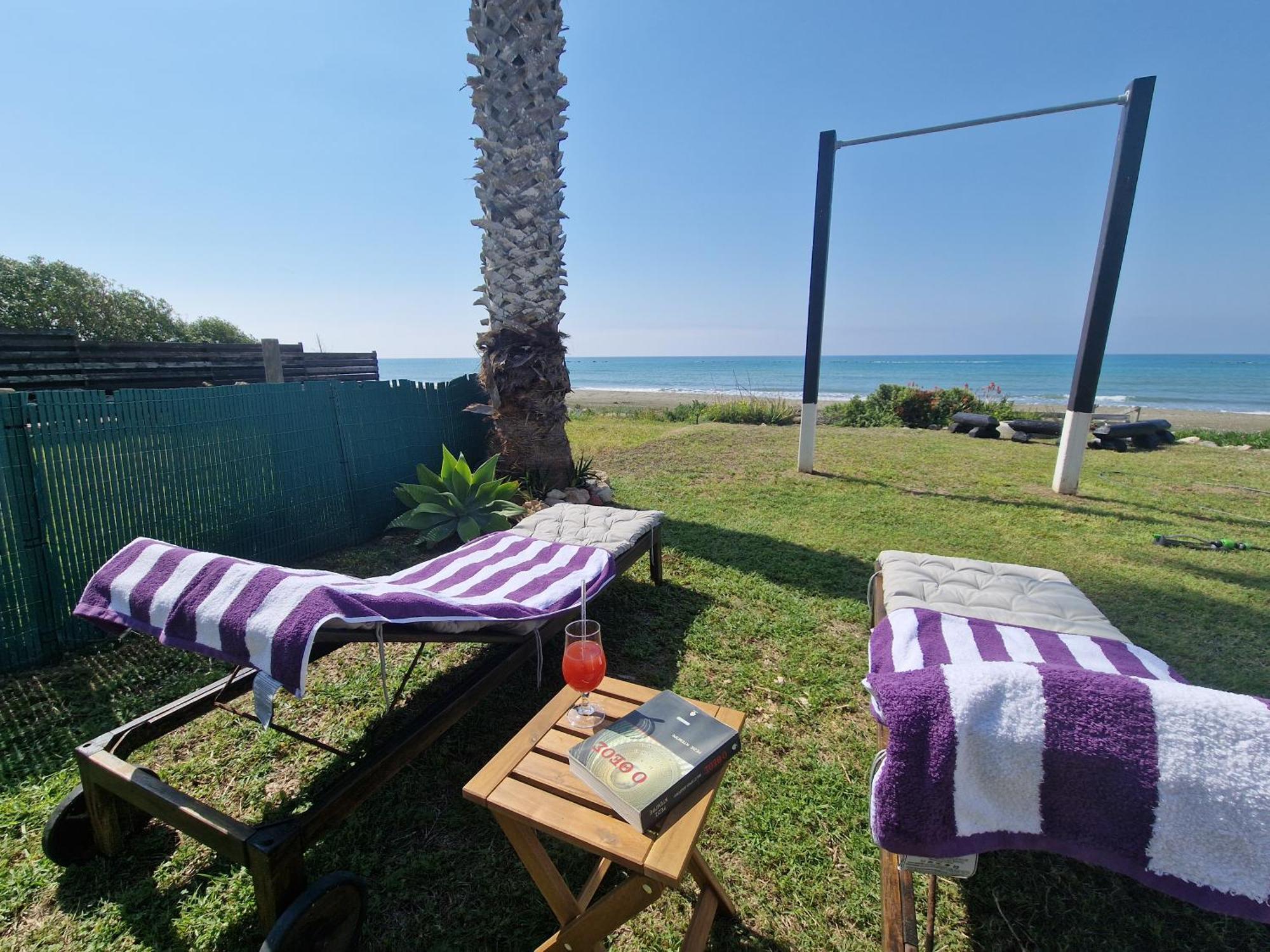 Ammos Beachfront Villa Paradise Ларнака Екстер'єр фото