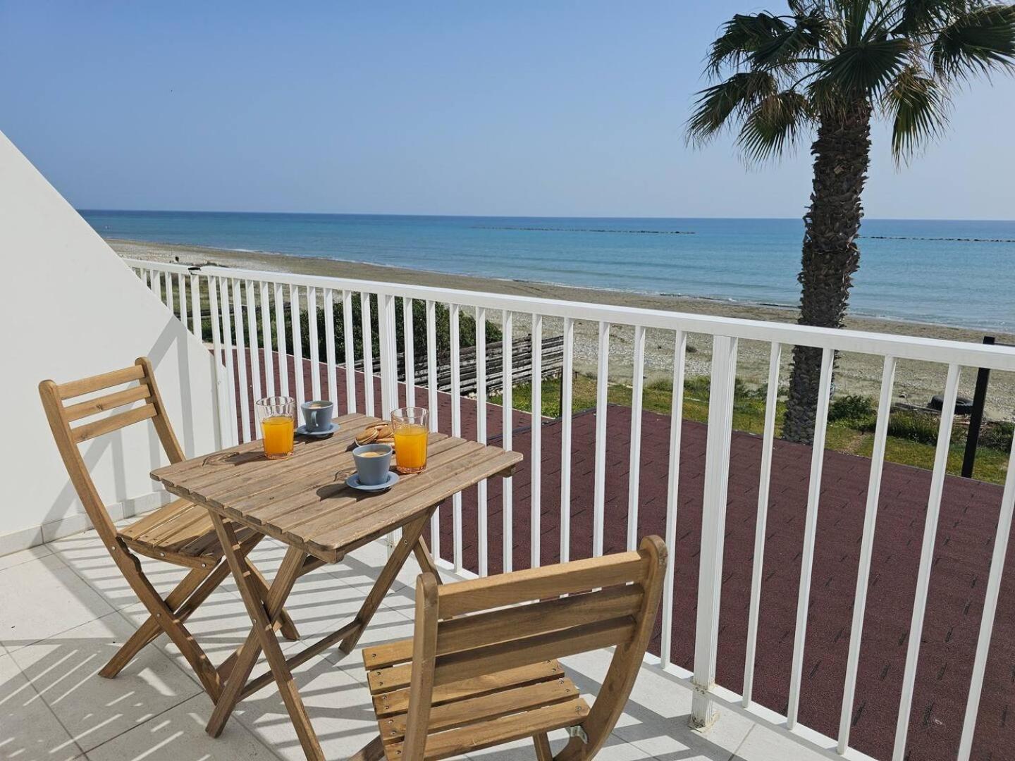 Ammos Beachfront Villa Paradise Ларнака Екстер'єр фото