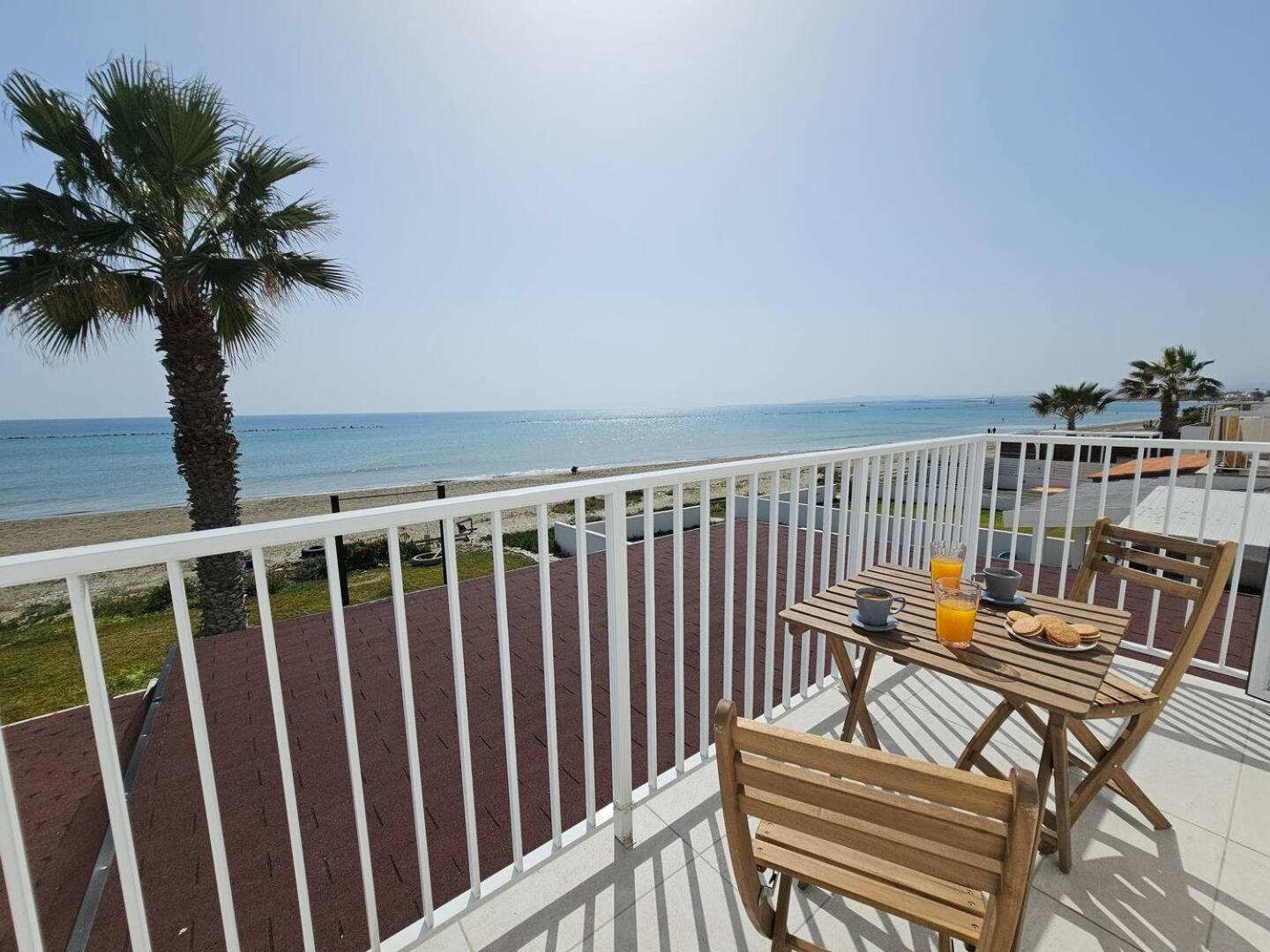 Ammos Beachfront Villa Paradise Ларнака Екстер'єр фото